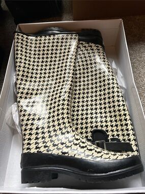 Sperry Black and Cream Houndstooth Rain Boots